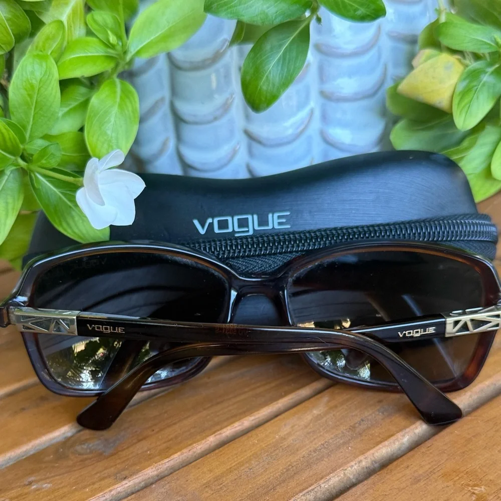 Vogue Polarized Havana Brown Sunglasses & Case ✨EUC Retail $189 - Picture 2 of 9